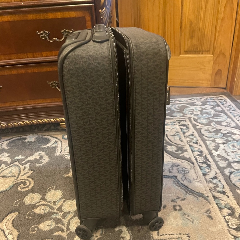 MK carry on like new